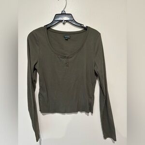 Wild Fable top size medium